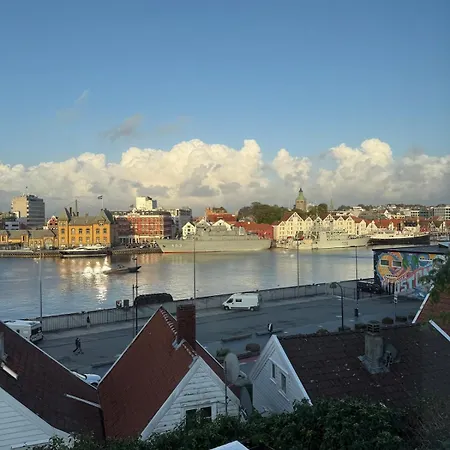 Historic Old Town 2br Duplex, Sea Views & Balcony