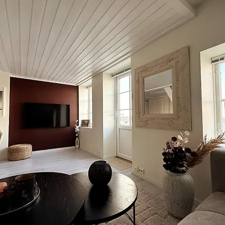 Historic Old Town 2br Duplex, Sea Views & Balcony شقة *