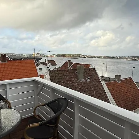Historic Old Town 2br Duplex, Sea Views & Balcony