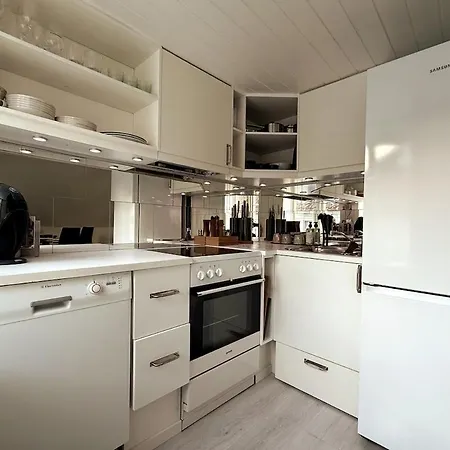 Historic Old Town 2br Duplex, Sea Views & Balcony * ستافانجر