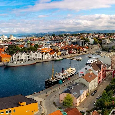 Historic Old Town 2br Duplex, Sea Views & Balcony